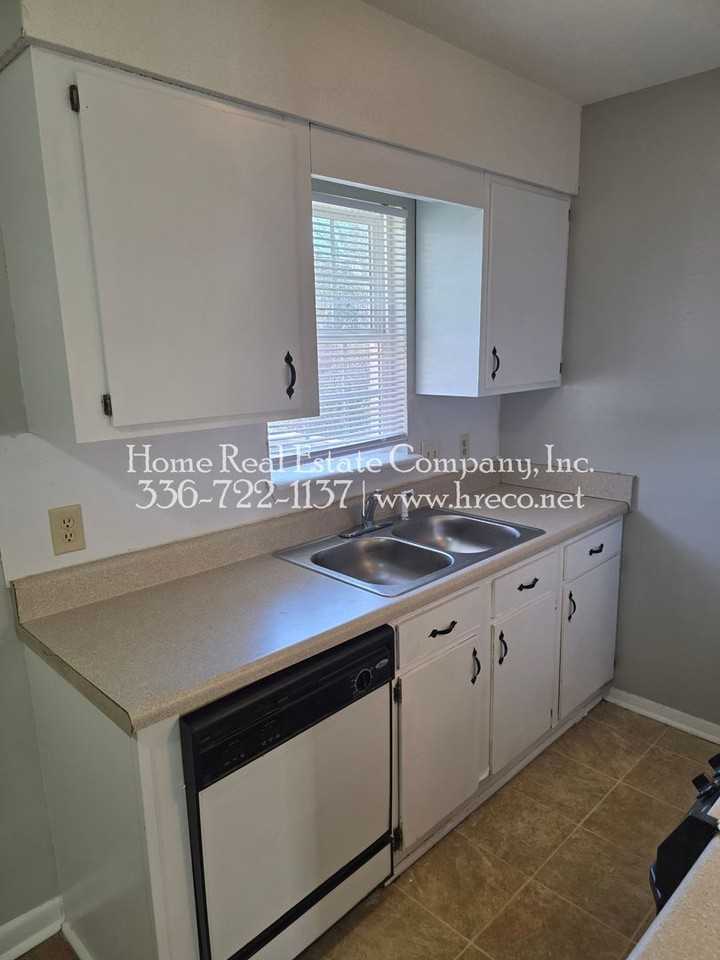 3465 Valley Rd - Photo 6 of 10