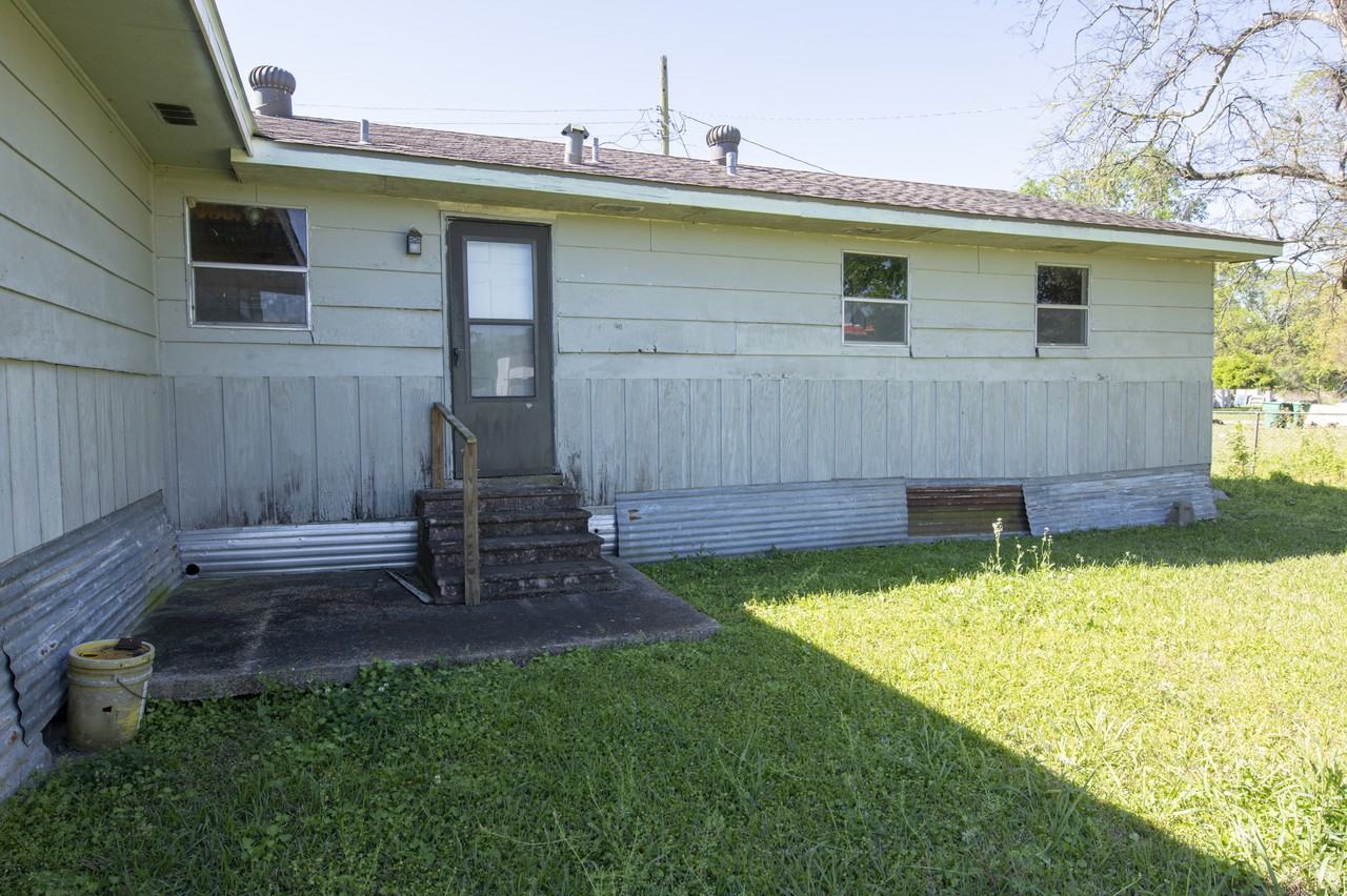 407 Nugier St #1 - Photo 3 of 50