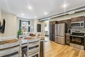 featured image of 212 S Greenwood St