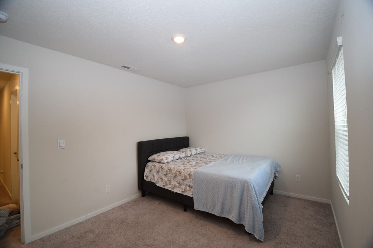 935 N 19th Ave #1 - Photo 3 of 29