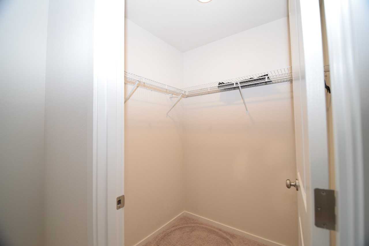 935 N 19th Ave #1 - Photo 4 of 29