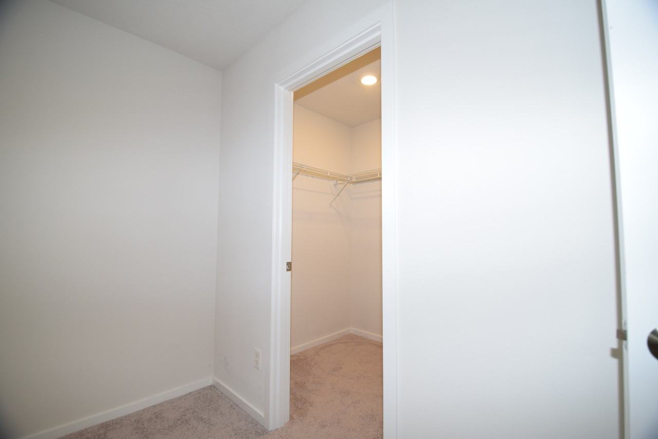 935 N 19th Ave #1 - Photo 5 of 29