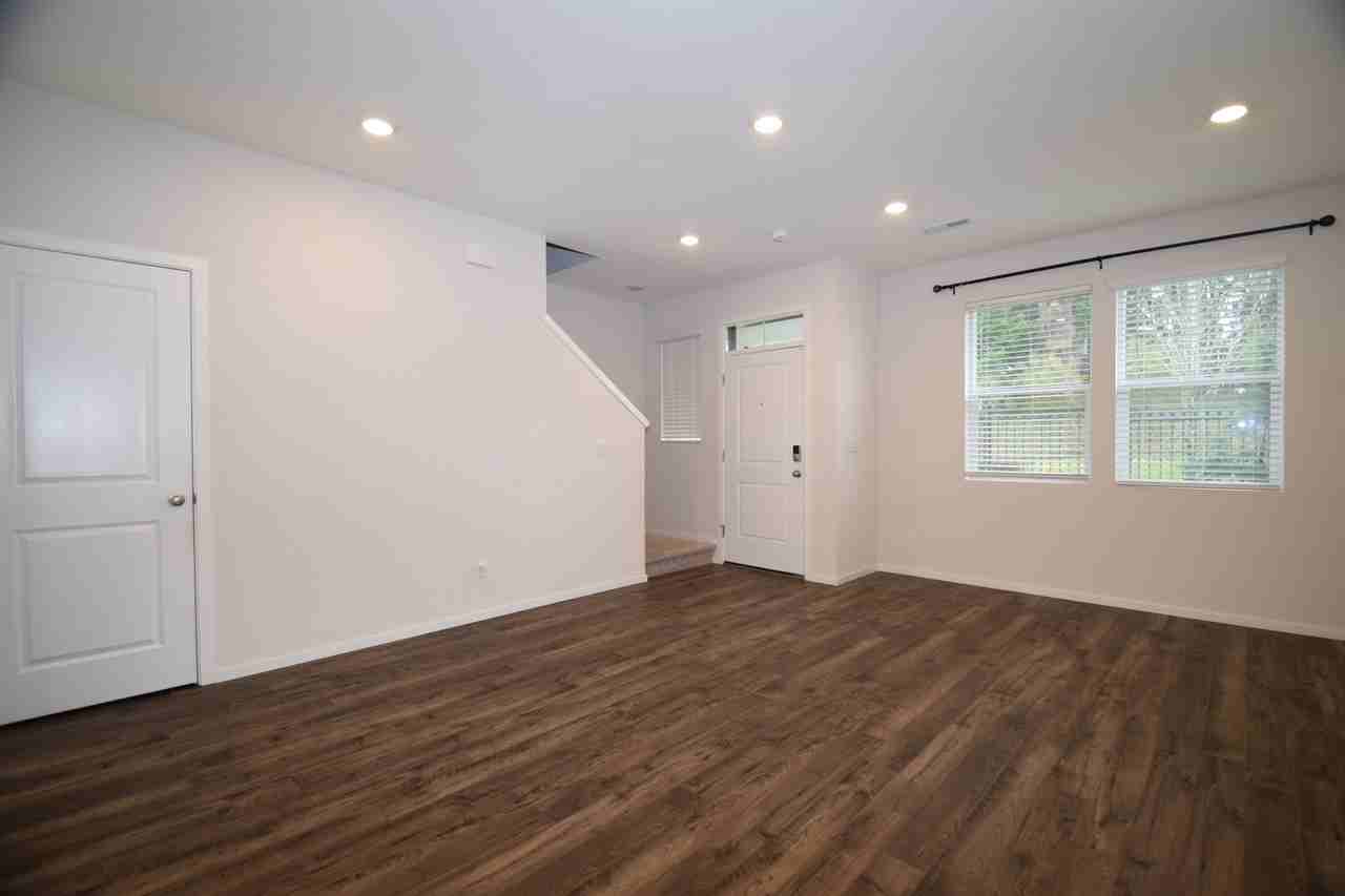 935 N 19th Ave #1 - Photo 6 of 29