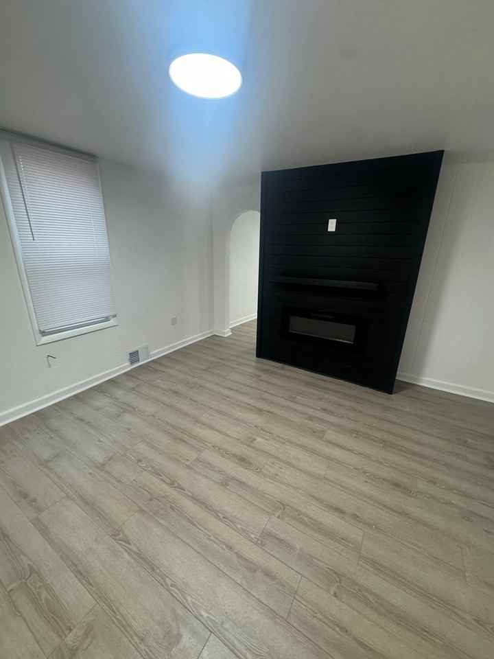 250 Seneca St #1 - Photo 4 of 9