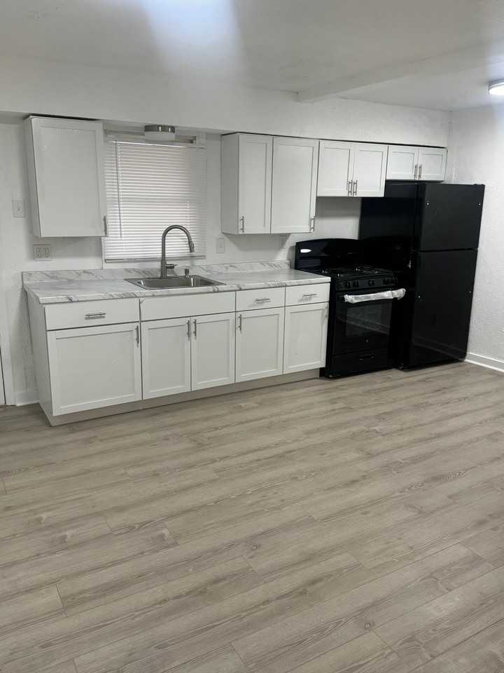 250 Seneca St #1 - Photo 5 of 9