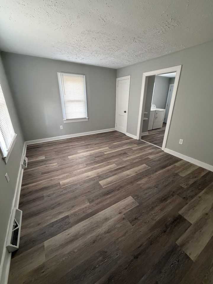 711 Dennis St #1 - Photo 3 of 8