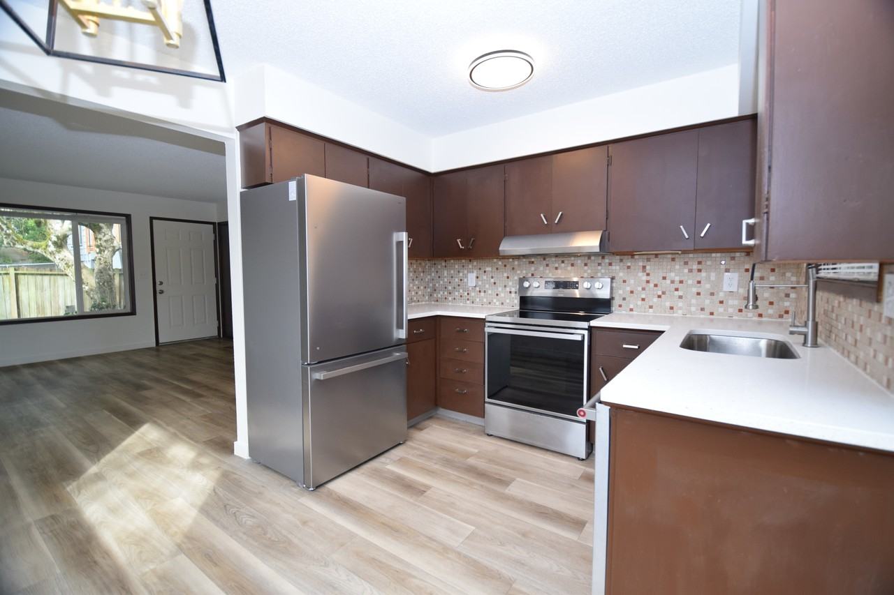 3434 Se King Rd #1 - Photo 4 of 25