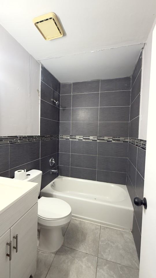 231 Collen Rd N #1 - Photo 4 of 21