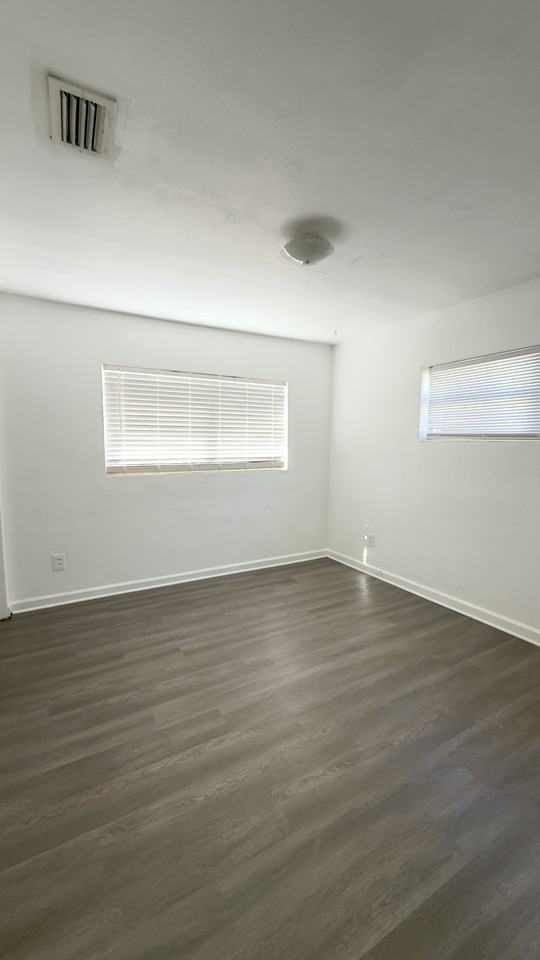 231 Collen Rd N #1 - Photo 5 of 21