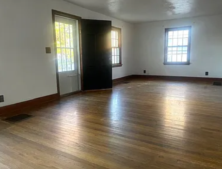 813 E Washington St #1 - Photo 7 of 19