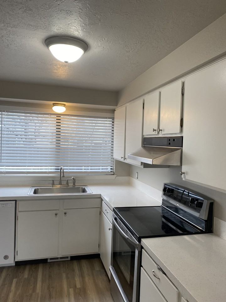 1510 W Storey St #1 - Photo 2 of 24