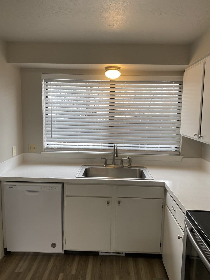 1510 W Storey St #1 - Photo 3 of 24