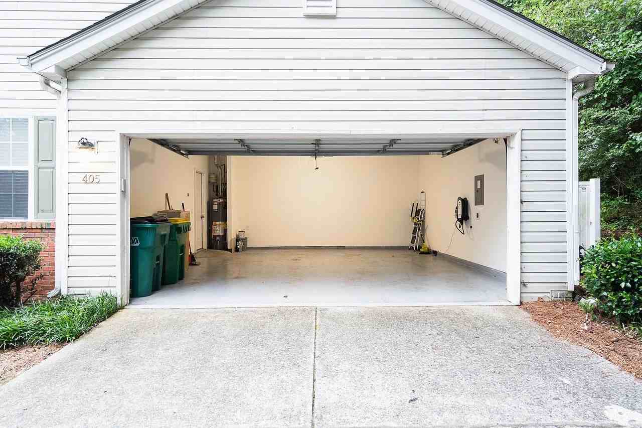 405 Harmony Ct - Photo 3 of 20