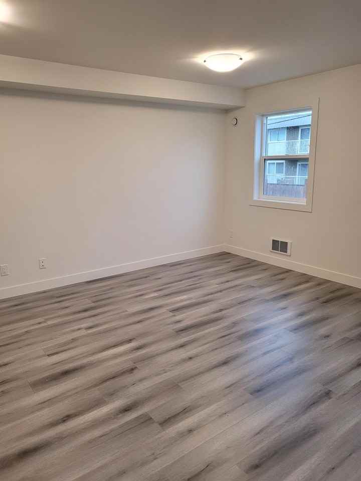 596B Lance Pl Lowr - Photo 2 of 6