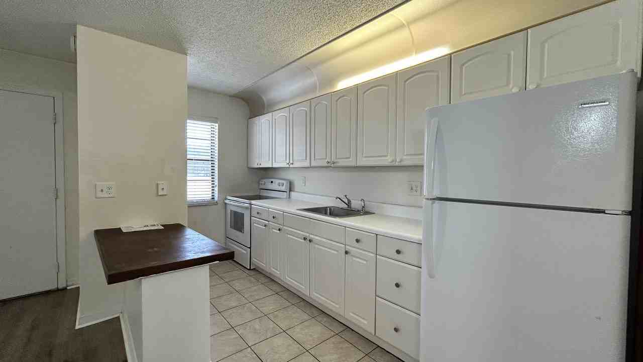 1041 Se Monterey Rd #B5 - Photo 4 of 26