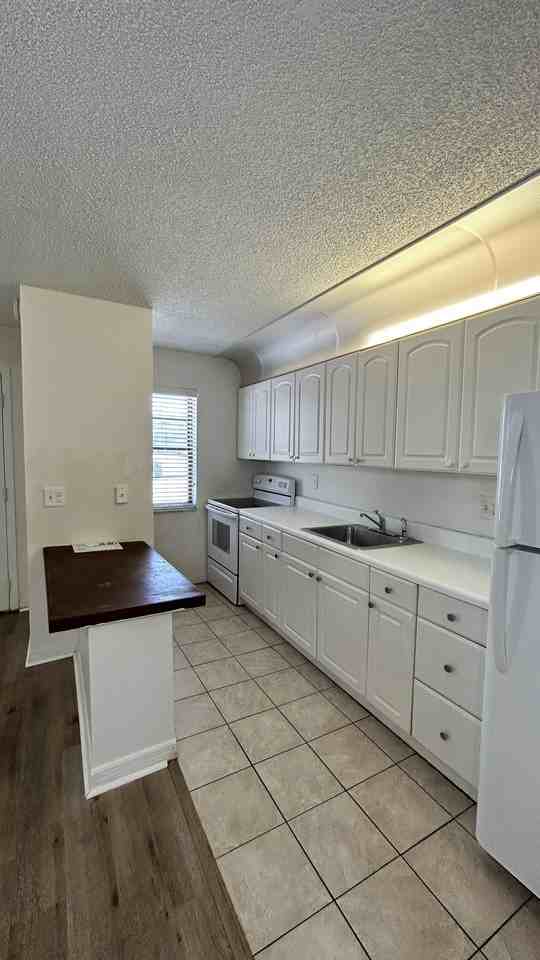 1041 Se Monterey Rd #B5 - Photo 5 of 26