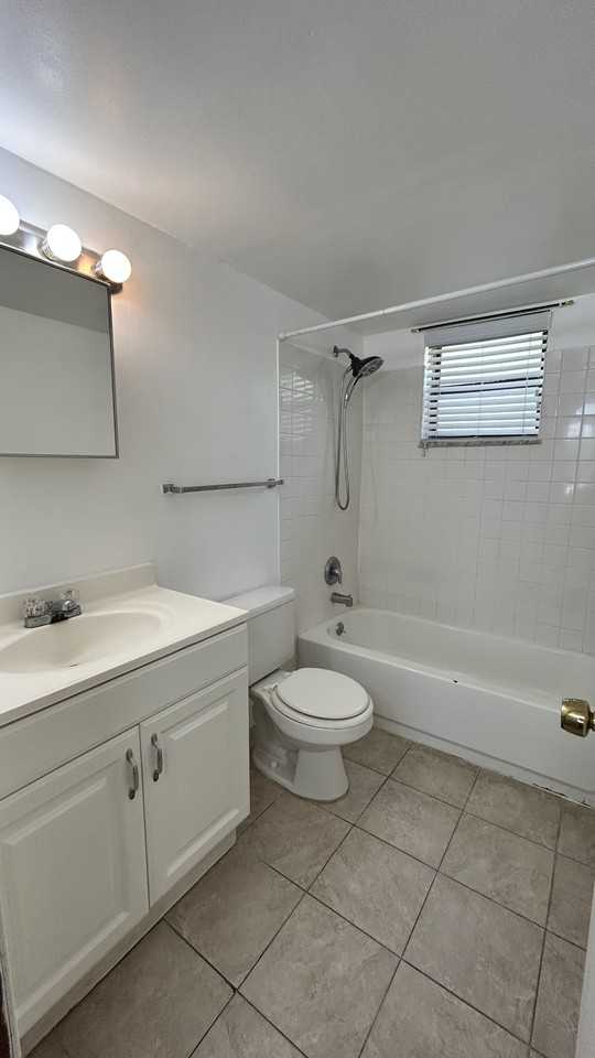 1041 Se Monterey Rd #B5 - Photo 6 of 26