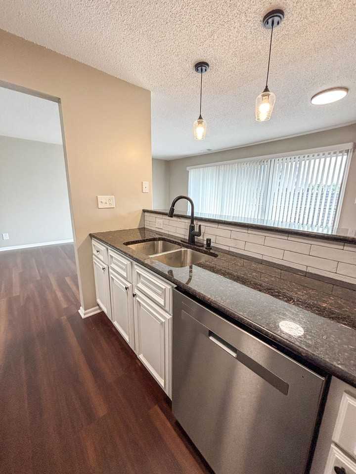 Belleview Apartments - Photo 7 of 34