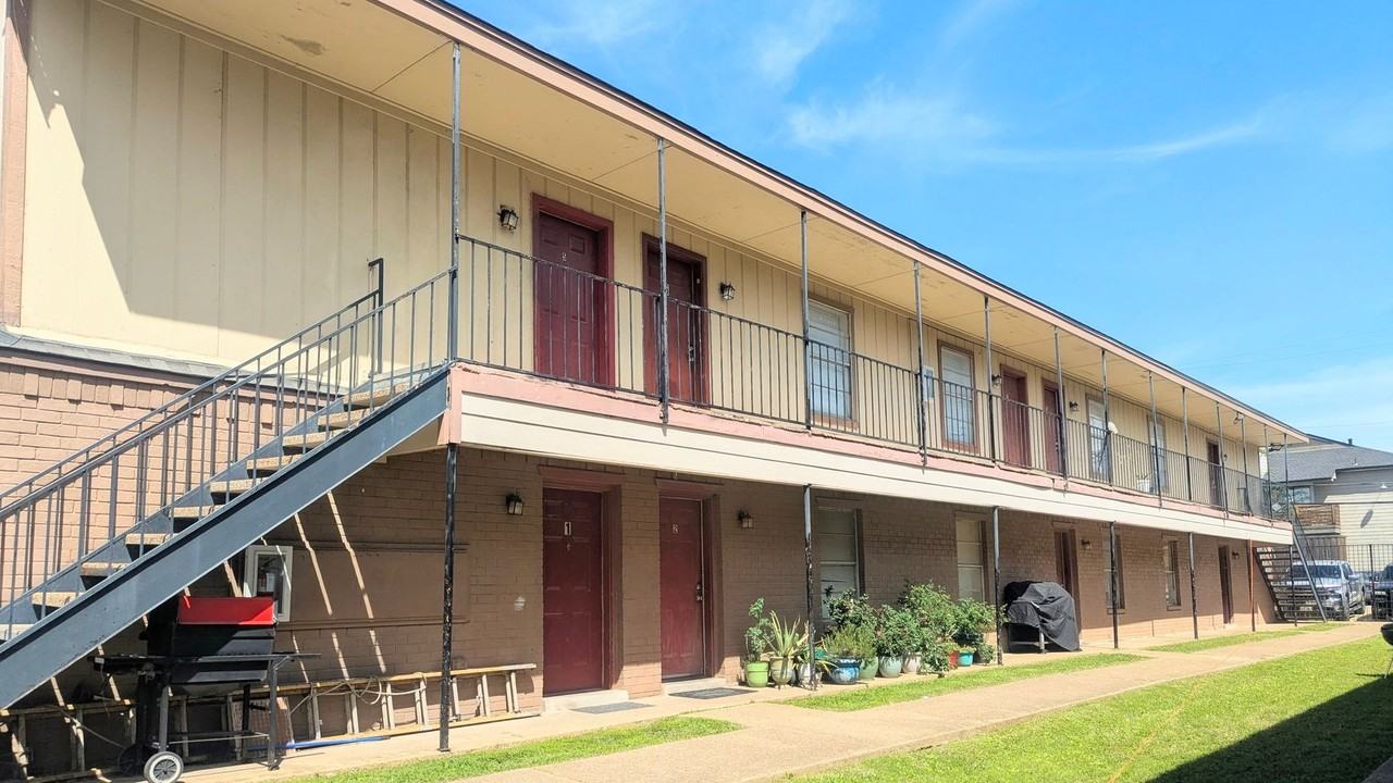 Bennett Park Apartments - Photo 3 of 19
