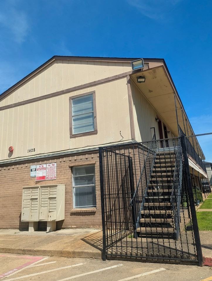 Bennett Park Apartments - Photo 5 of 19