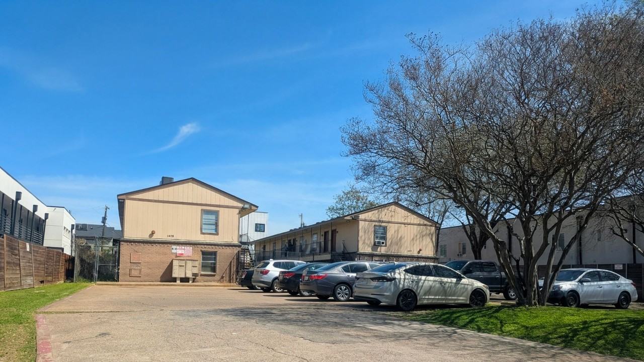 Bennett Park Apartments - Photo 7 of 19