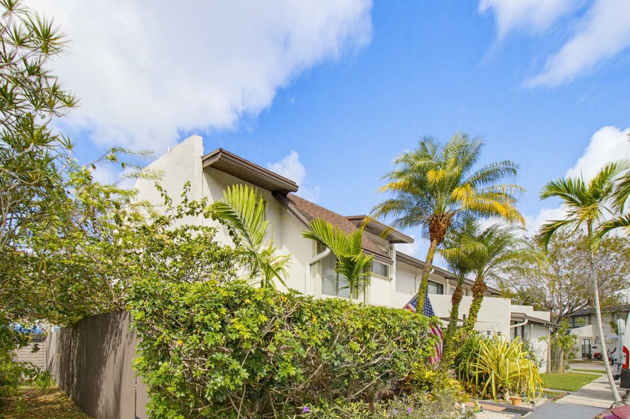 6512 Sw 112th Pl #0 - Photo 4 of 32