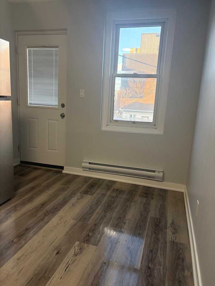 533 Concession Street #3 - Photo 4 of 8