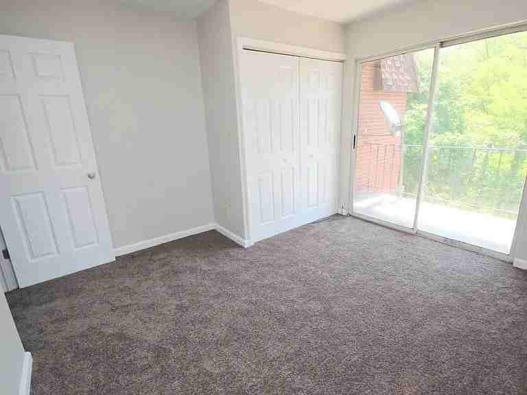 190 190 SYCAMORE DRIVEAPT 201 #201 - Photo 2 of 7