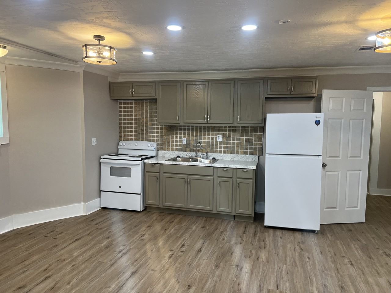 134 W 5th St #1 - Photo 6 of 8