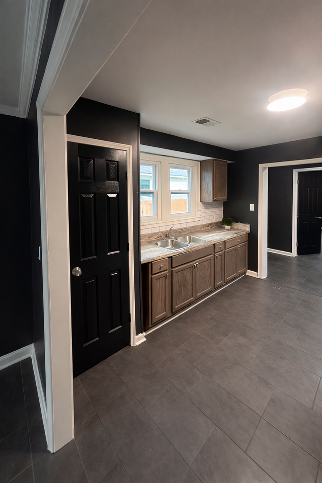 1009 Cella St #1 - Photo 3 of 15