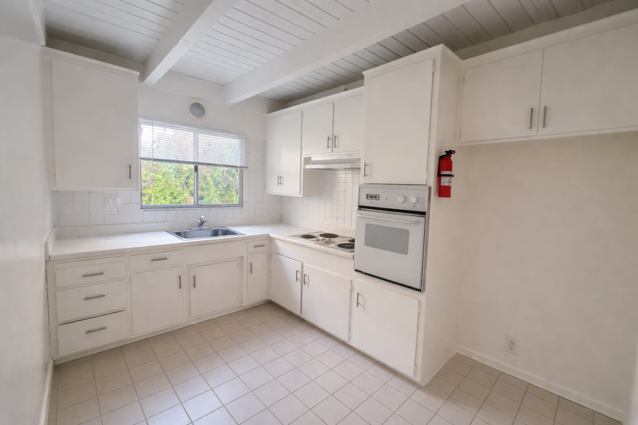 #156: 2102 S. PACIFIC, LLC - Photo 3 of 26