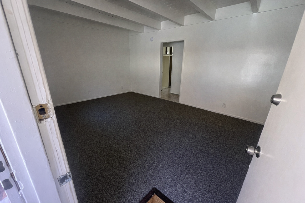 #156: 2102 S. PACIFIC, LLC - Photo 5 of 26