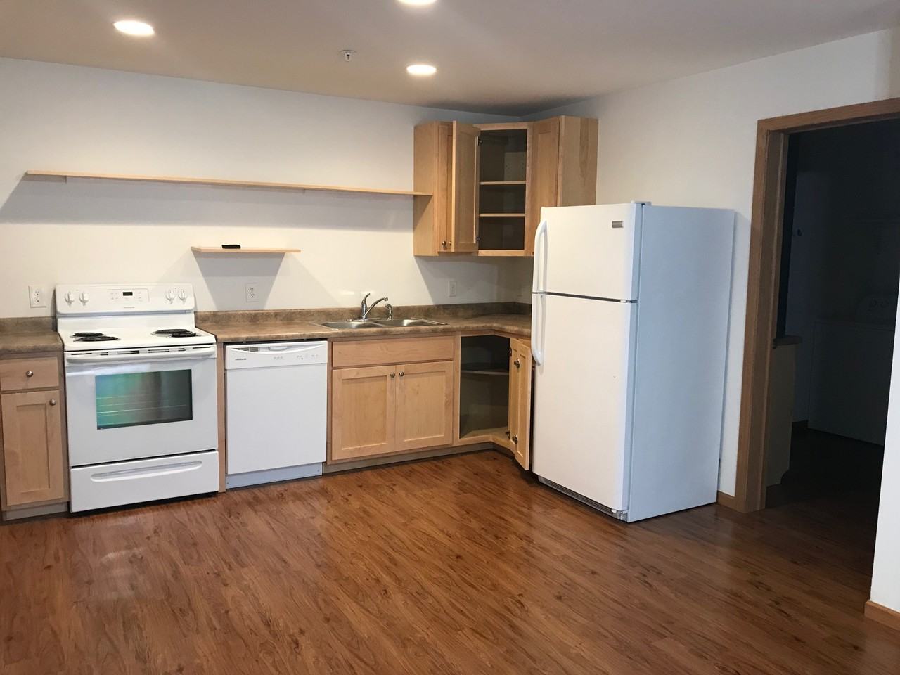 1875 W Pine St #306 - Photo 6 of 10