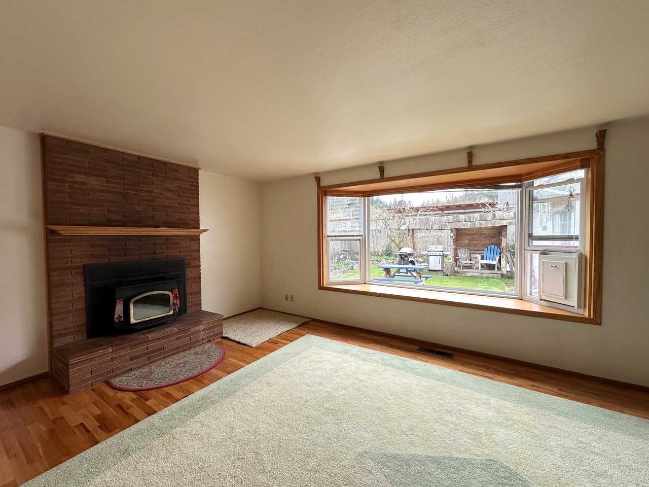 290 E 46th Ave #1 - Photo 3 of 42