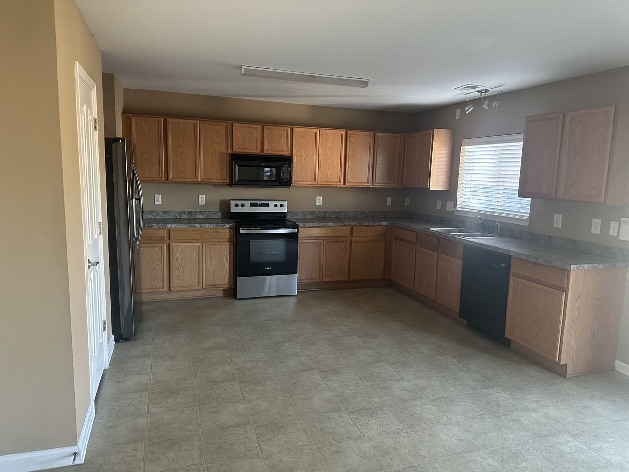 184 Stonewood Crossing Dr #1 - Photo 7 of 22