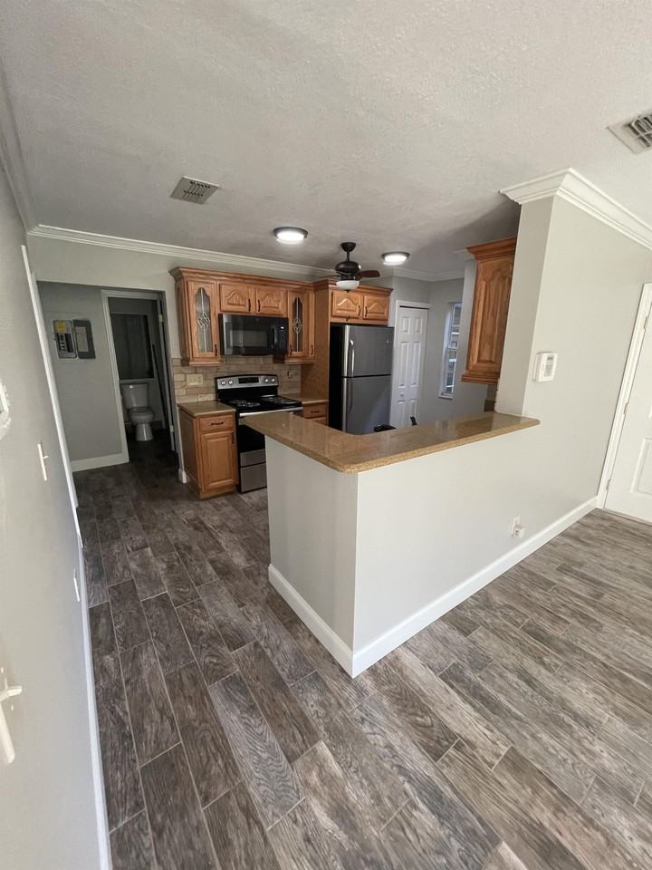 937 Birmingham Court - 1Unit 105 #1 - Photo 4 of 21