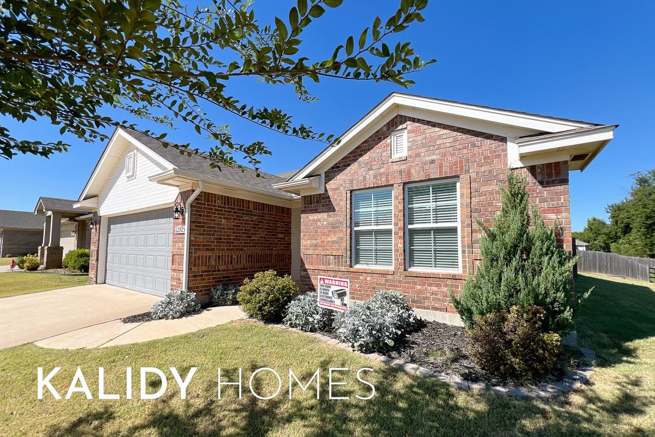 12925 Nw 4th Ter #1 - Photo 3 of 33