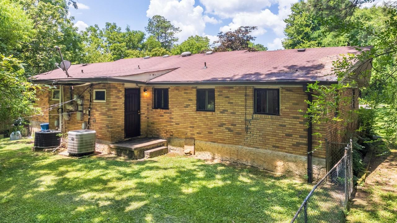 7742 Holiday Hills Cir #1 - Photo 5 of 32