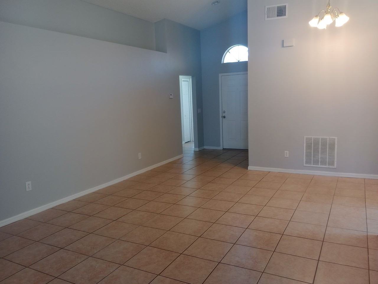 407 Brayton Ln - Photo 3 of 14