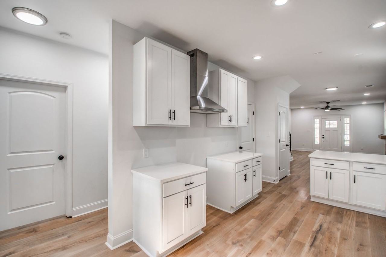 1825 Young Ave - Photo 5 of 40