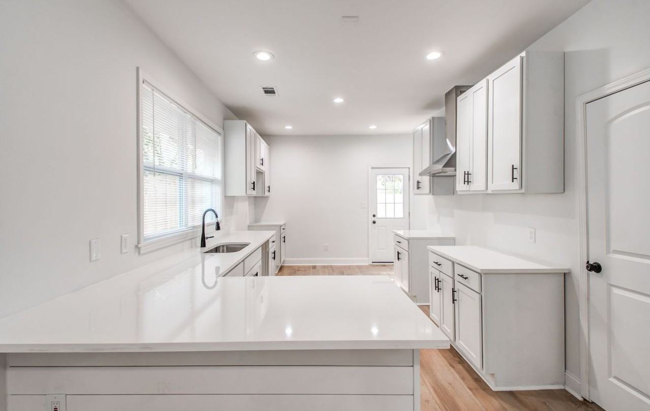 1825 Young Ave - Photo 7 of 40