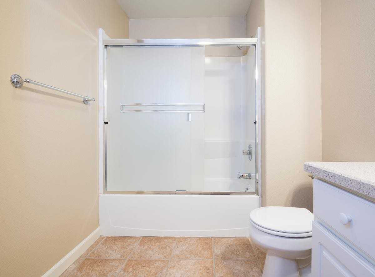 1802 F St - Photo 3 of 8