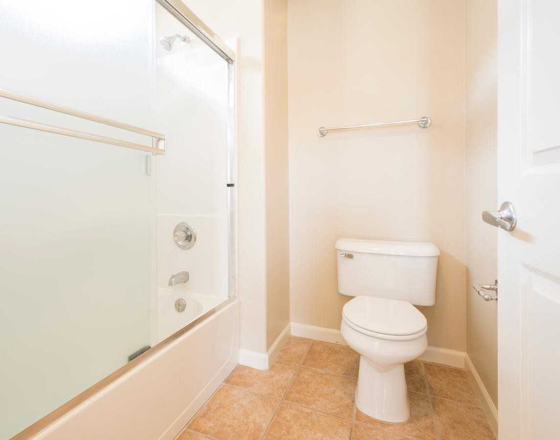 1802 F St - Photo 4 of 8