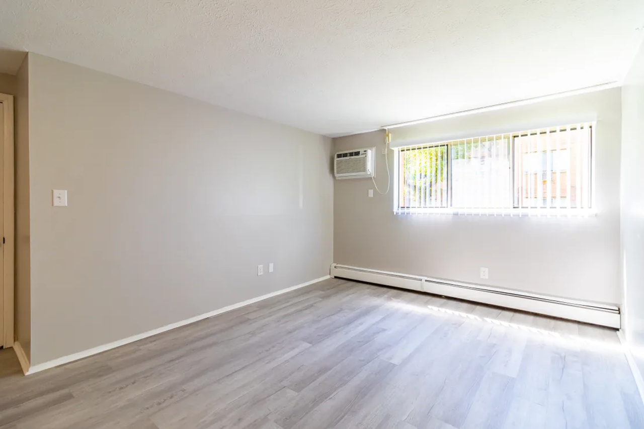 4102 Valley Rd. - Photo 6 of 28