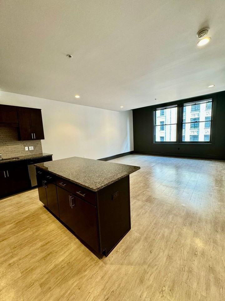 Ivory on Euclid - Photo 7 of 50