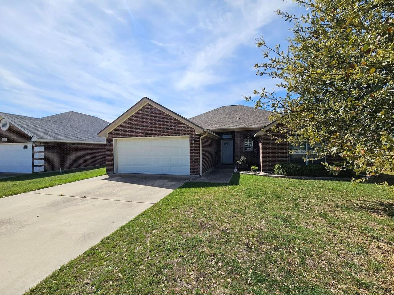 2806 Phoenix Dr - Photo 2 of 26