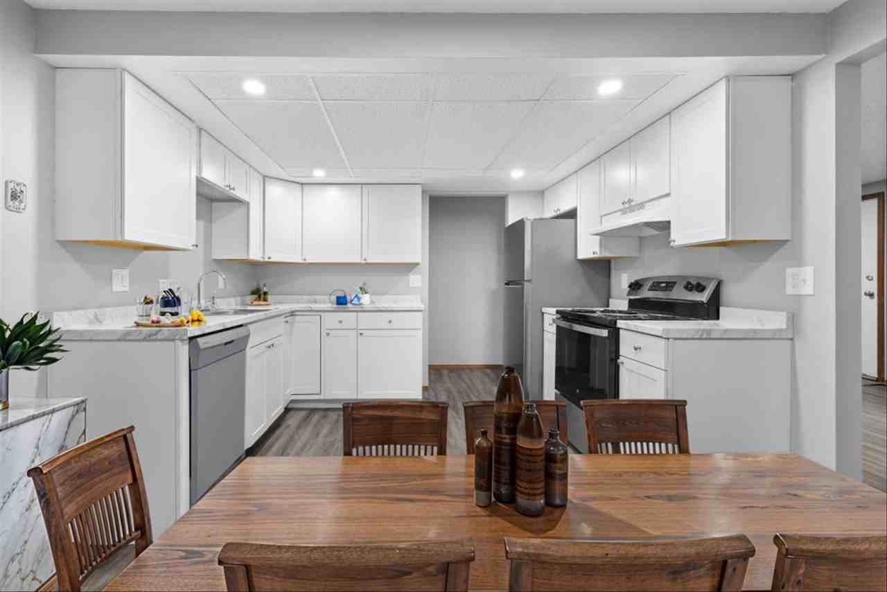 Roosevelt on Main Apartments - Photo 7 of 15