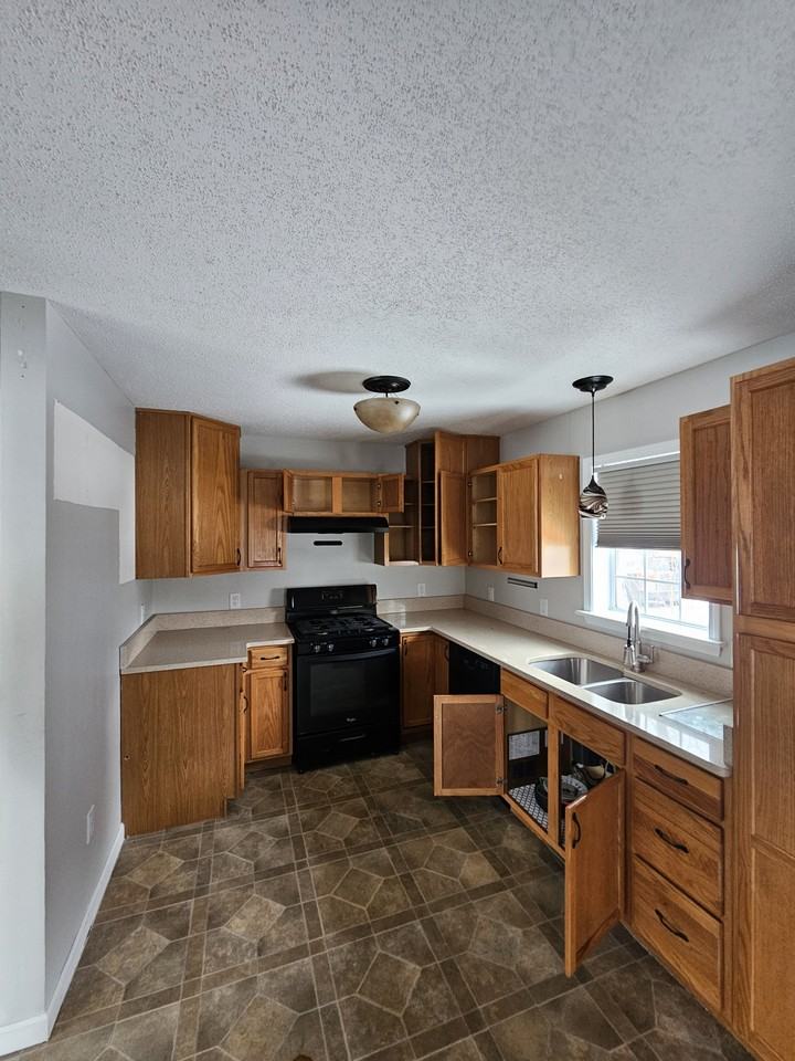 207 Broad St #1 - Photo 2 of 8