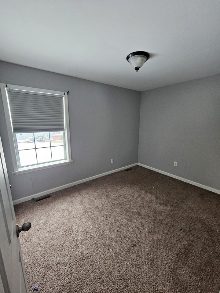 207 Broad St #1 - Photo 6 of 8