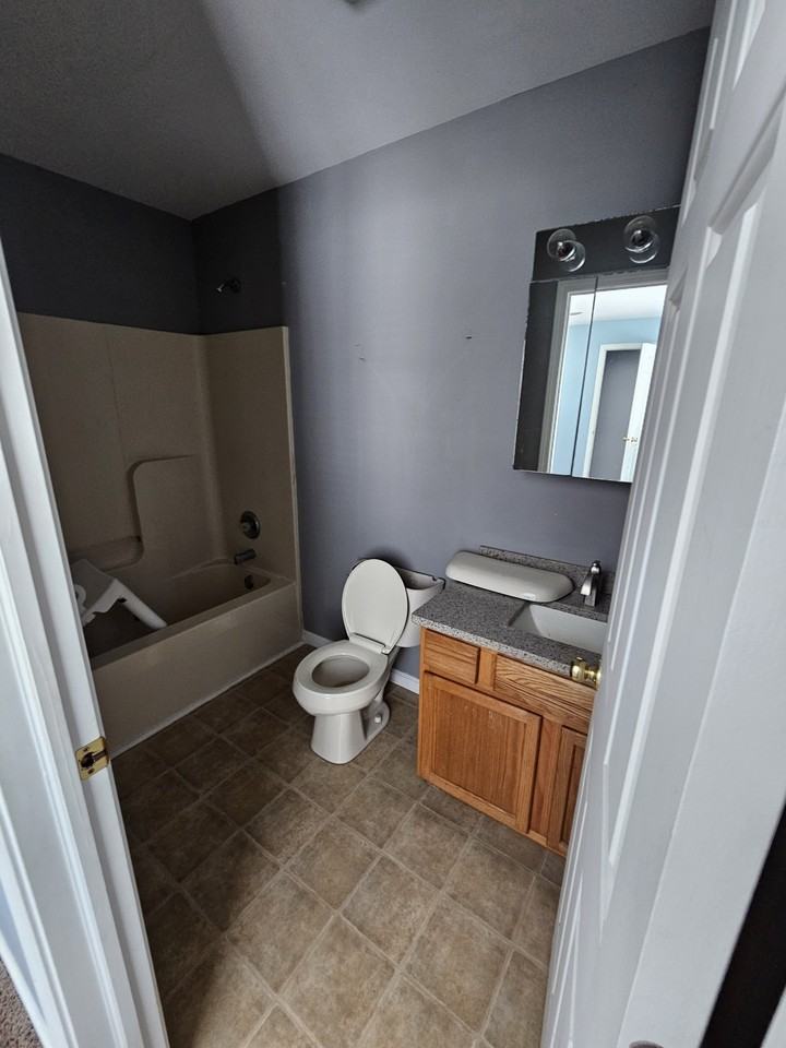 207 Broad St #1 - Photo 7 of 8